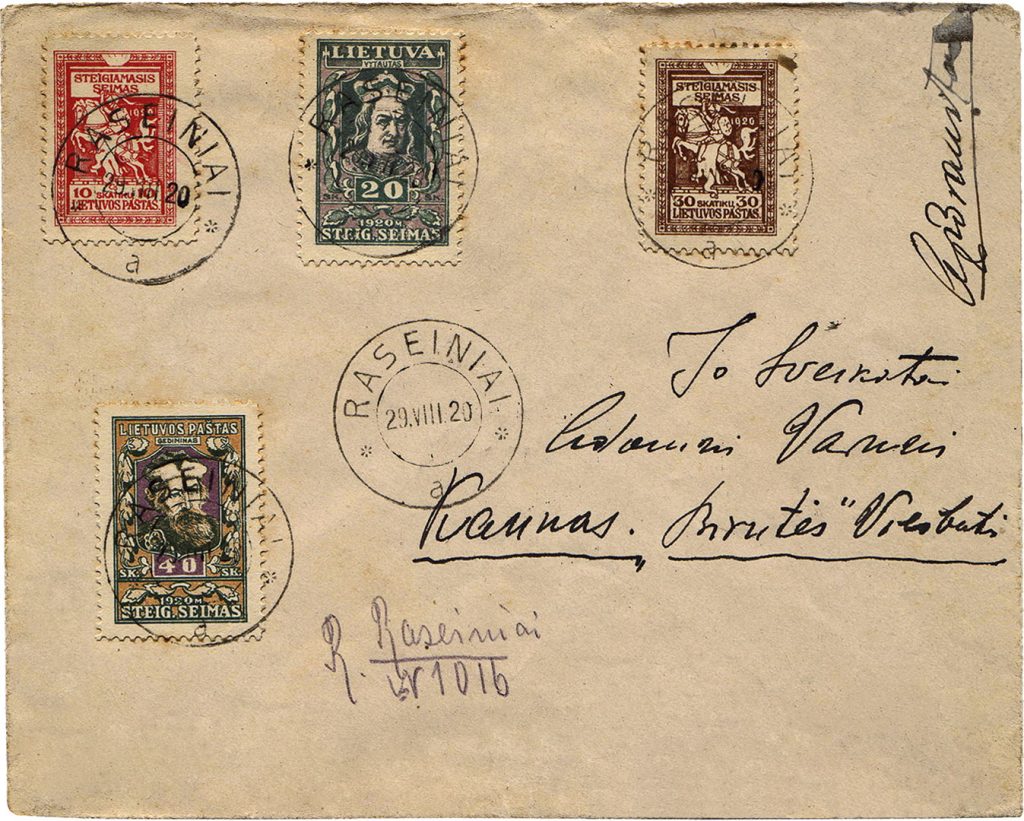 Registruotas laiškas, siųstas dailininkui Adomui Varnui iš Raseinių į Kauną, apmokėtas Steigiamojo Seimo sušaukimui skirtais pašto ženklais. Raseiniai, 1920 m. rugpjūčio 29 d. Vyginto Bubnio kolekcija