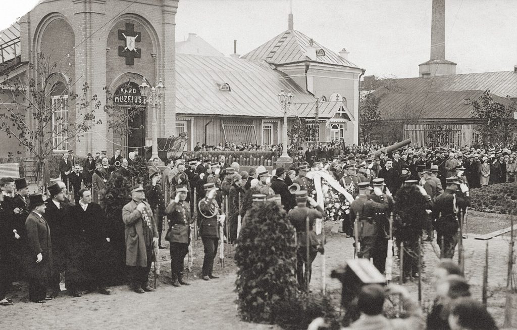 Gegužės 15-osios šventė Karo muziejaus sodelyje. Kaunas, 1927 m. GRD 76510